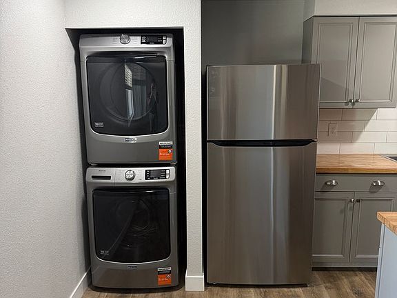 2nd image of 601 Beatty St #4
