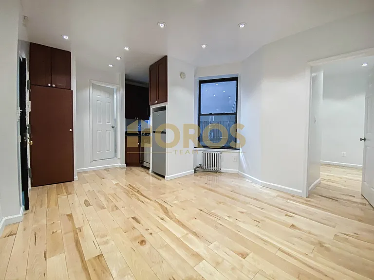262 E 2nd St #2E — Photo 4