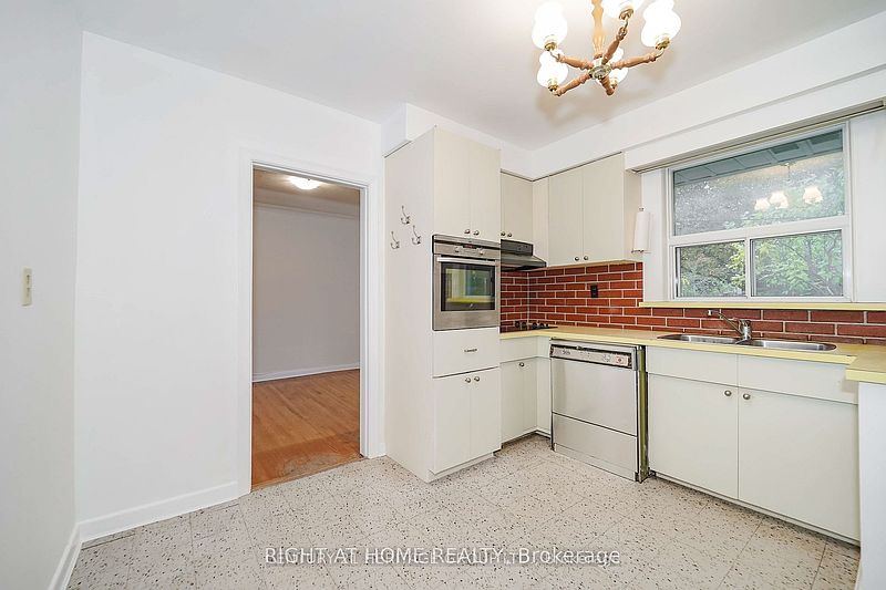Toronto House for rent - 4 Bedrooms — photo 7