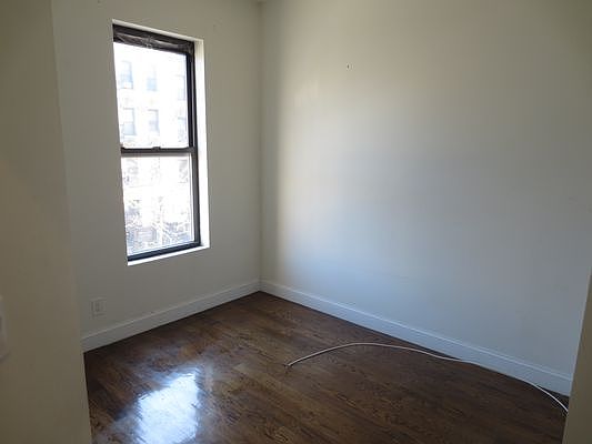 3rd image of 572 W 173rd St APT 21