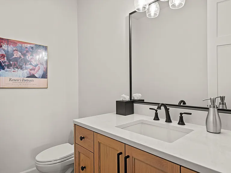 110 Bowles Dr — Photo 3