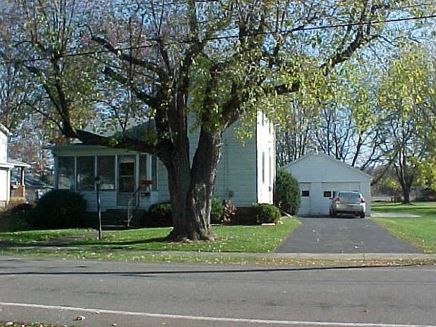 1st image of 225 Erie St