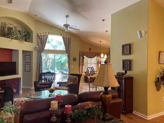 3rd image of 111 Savannah Park Loop