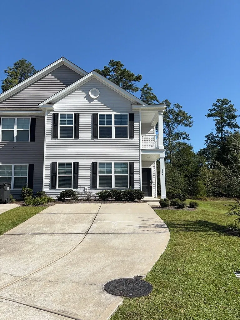 4 bed, 3.0 bath, 1729 sqft, $2,200 — Photo 1