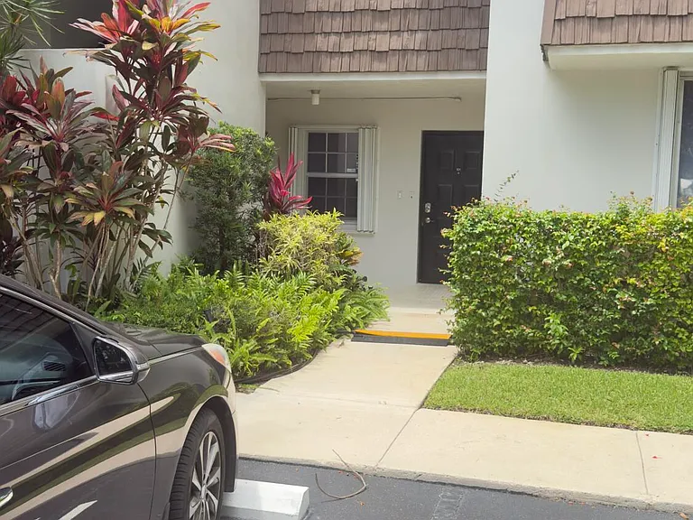 4031 N Cypress Dr #101 — Photo 2