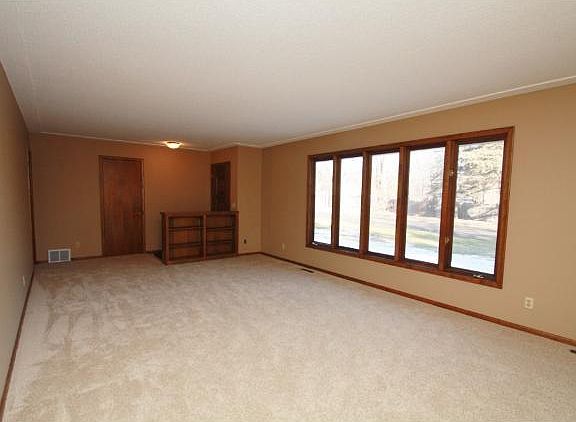 4th image of 709 85th Ave N