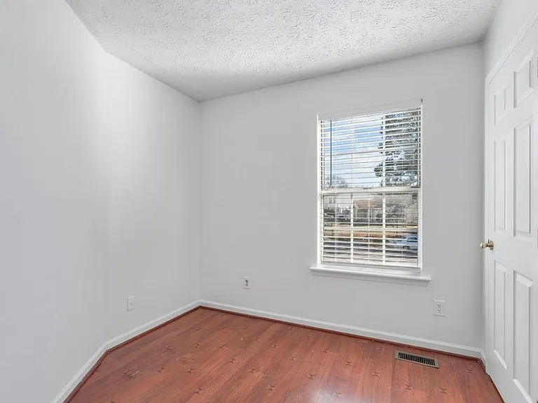 8228 Wynewood Ct — Photo 9