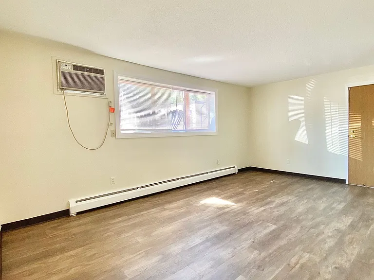 3927 W Broadway Ave — Photo 8