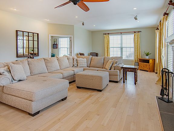 5th image of 10810 Cambria Ct