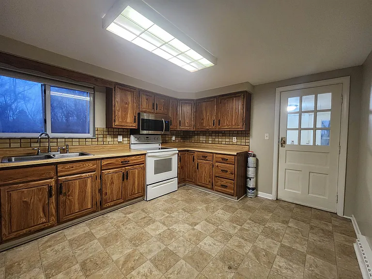 5550 Midland Rd — Photo 3