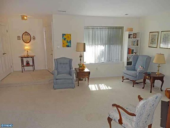 4th image of 49 Essex Pl