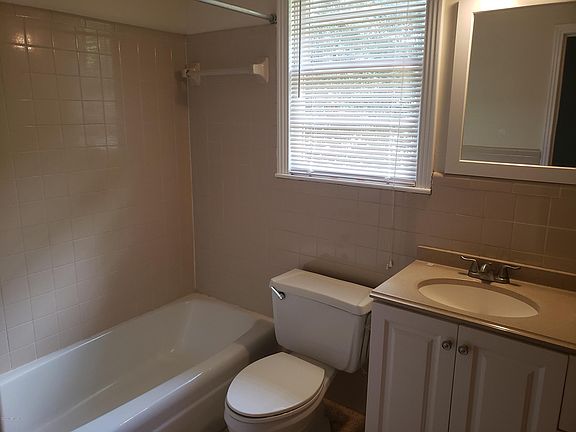 4th image of 1070 Willis Dr