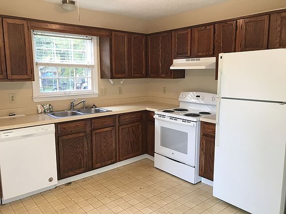 3rd image of 2542 Saratoga Ct