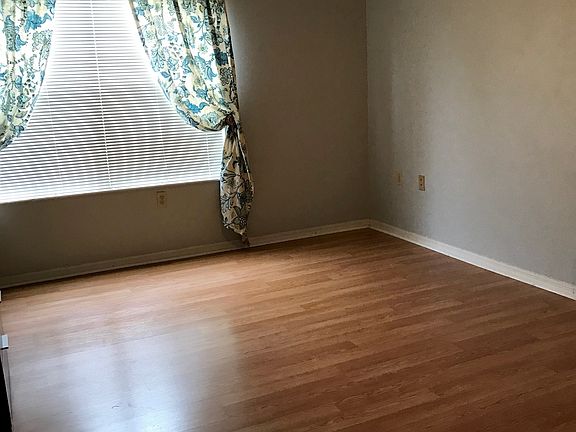 5th image of 1919 Summer Club Dr APT 111