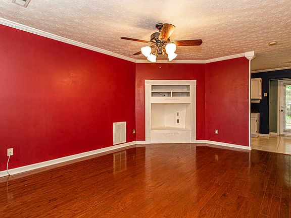 3rd image of 3401 Judson Ln