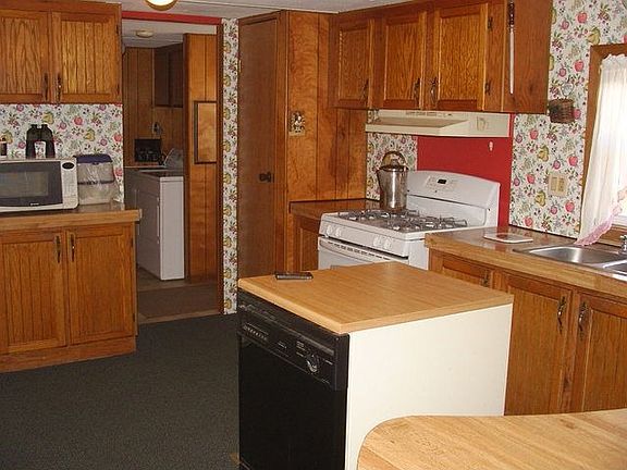4th image of 331 Woodstock St