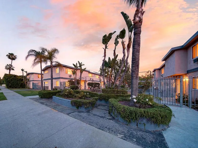 6944-6954 Coldwater Canyon Ave — Photo 37