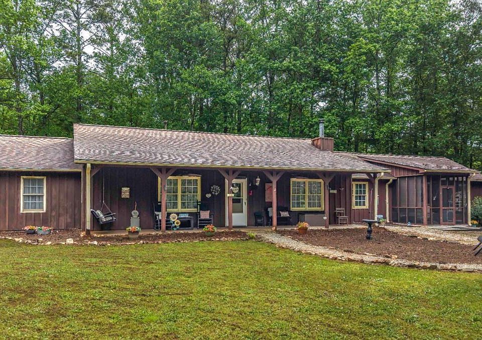 1st image of 712 Honeysuckle Ln