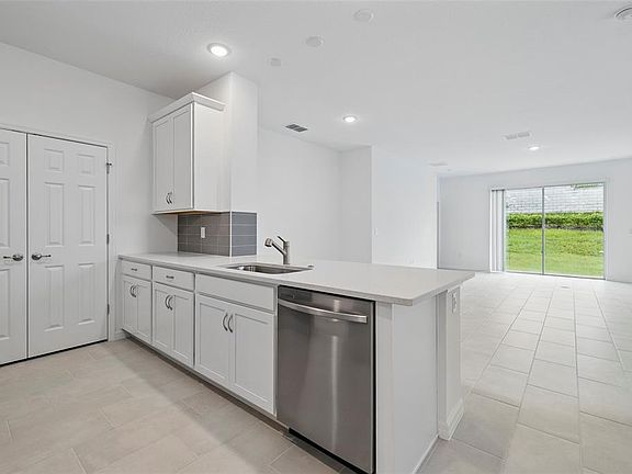 4th image of 27476 Black Kite Ave