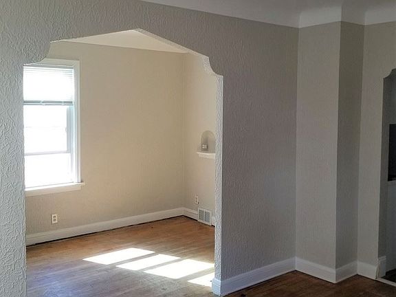 2nd image of 813 1/2 Blair Ave