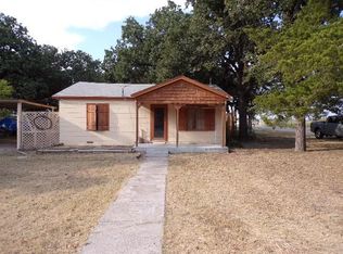 410 Mockingbird Ln, Chico, TX 76431