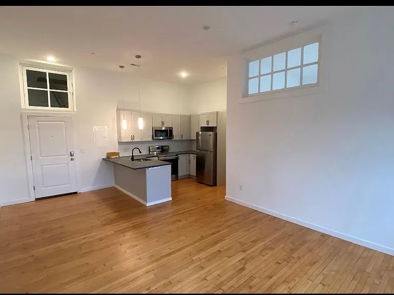 5 Llandillo Rd #8 — Photo 2