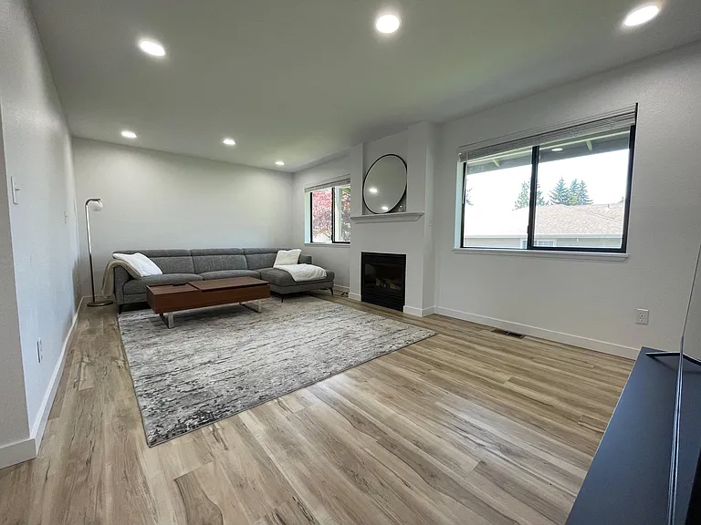2720 NE 21st St — Photo 4