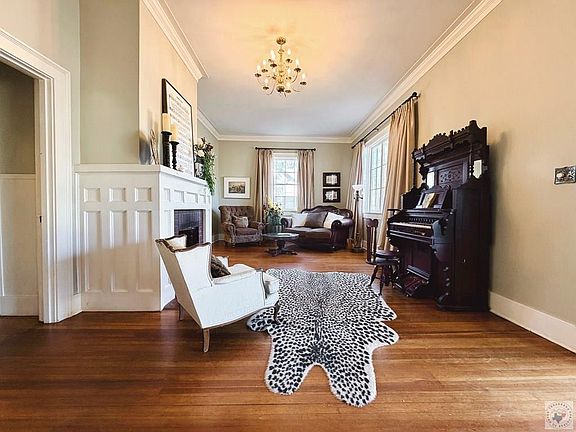 5th image of 1409 Pecan St