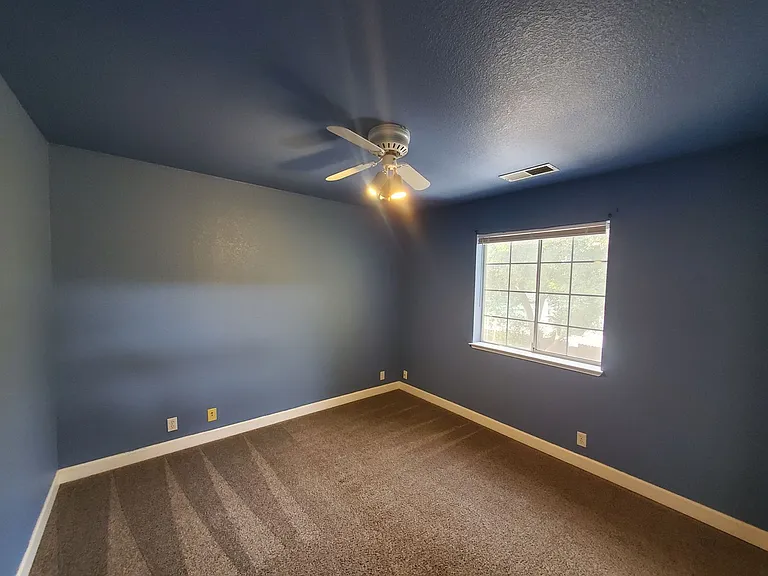 1661 Manzanita Ave — Photo 17
