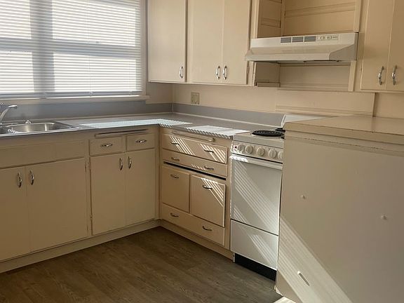 4th image of 1229 Maple St