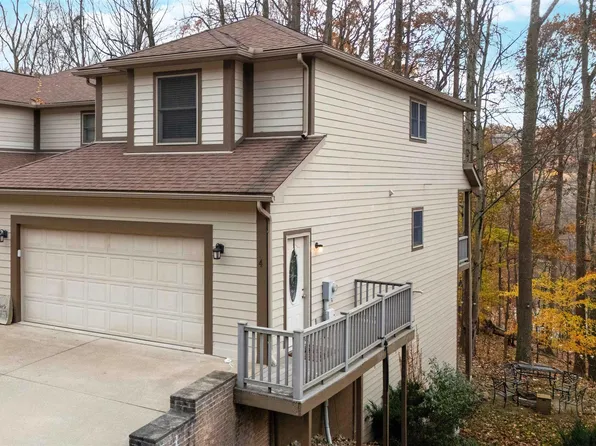 4 Oak Ridge Dr, Morgantown, WV 26508