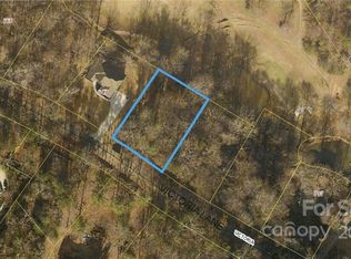 16 Victoria Ln, Hickory, NC 28601