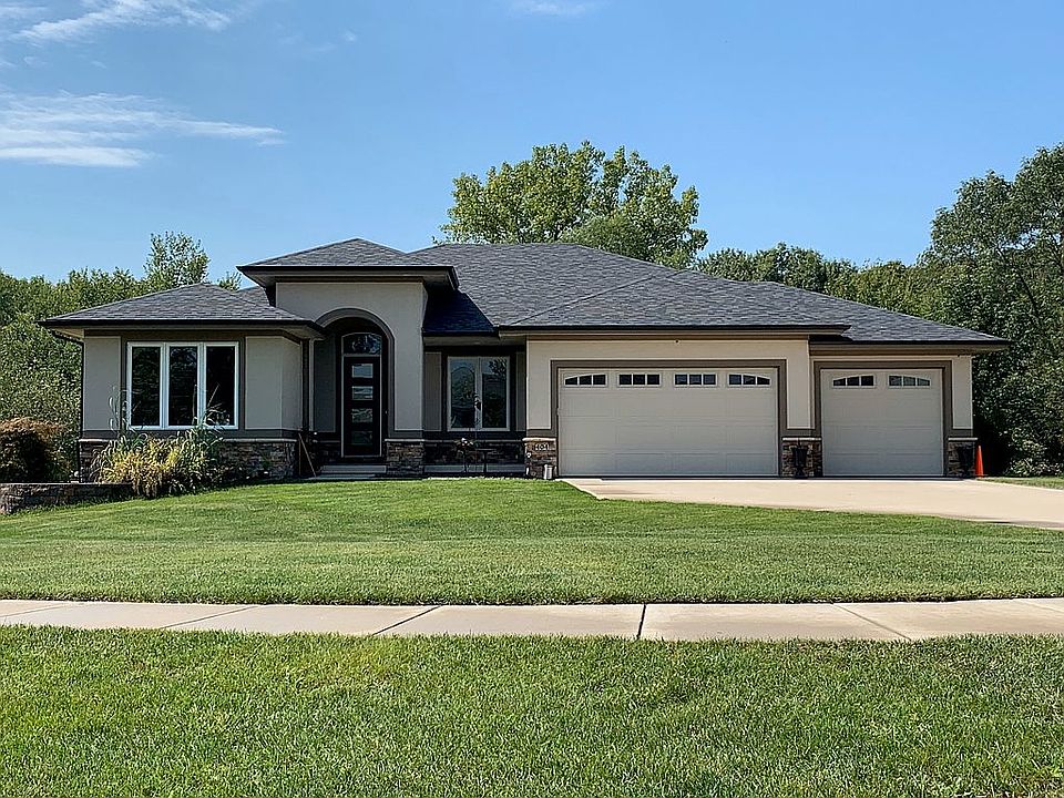 1st image of 404 Woodhaven Dr