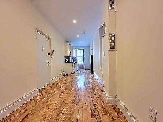 1st image of 256 E 10th St #1Z