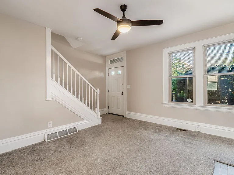 526 S Drexel Ave — Photo 3