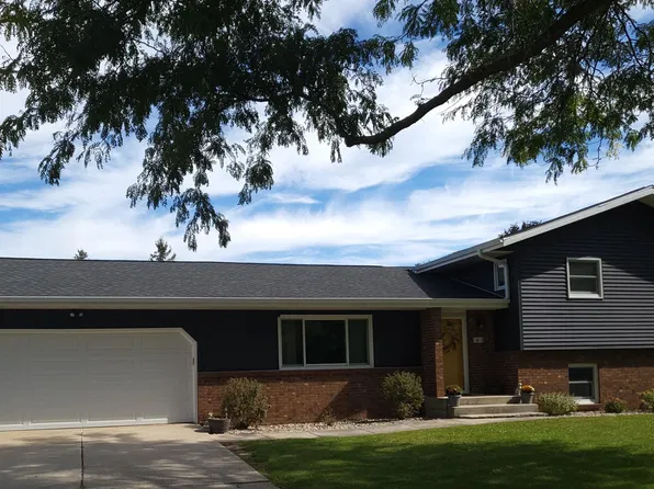 561 Wakefield Ave, Fond Du Lac, WI 54935