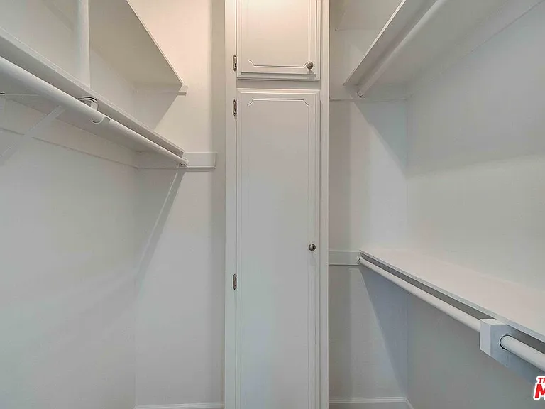 2324 S Beverly Glen Blvd #201 — Photo 16