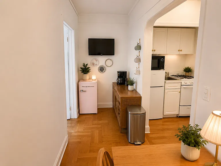 341 E 22nd St #4B — Photo 3