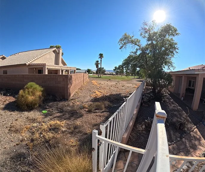 2112 E Desert Lakes Dr — Photo 29