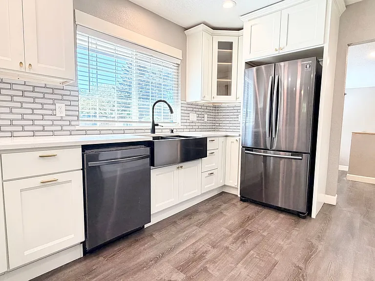 10107 SE Harold St — Photo 4