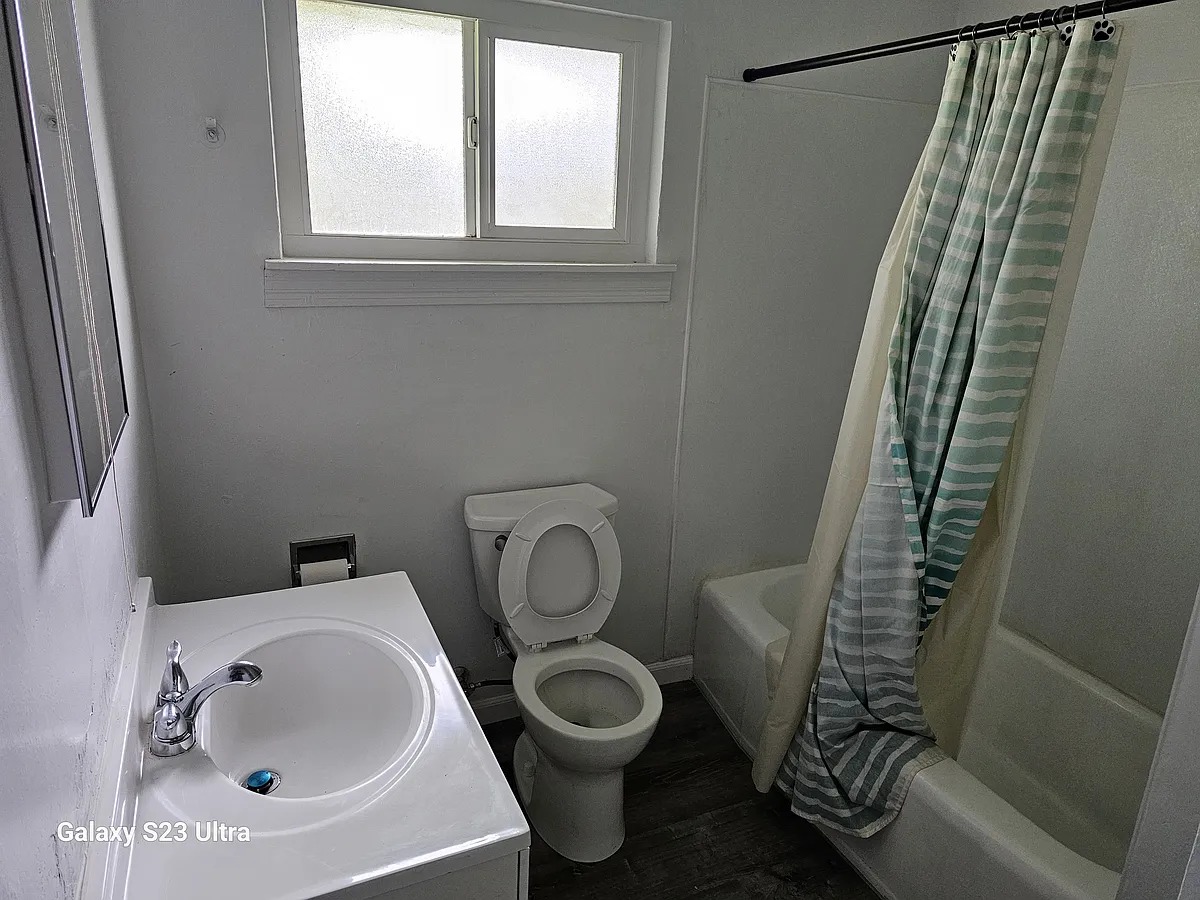 Building Photo - 685 W Olive Ave #1