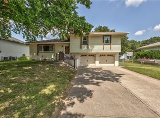207 Highland Rd, Lansing, KS 66043