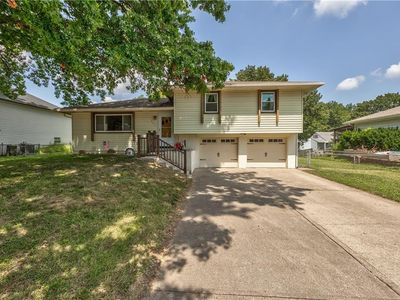 207 Highland Rd, Lansing, KS, 66043