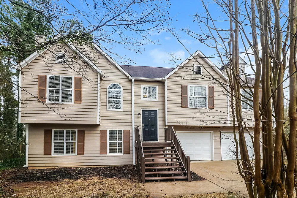 4 bed, 3.0 bath, 2587 sqft, $2,500 — Photo 1