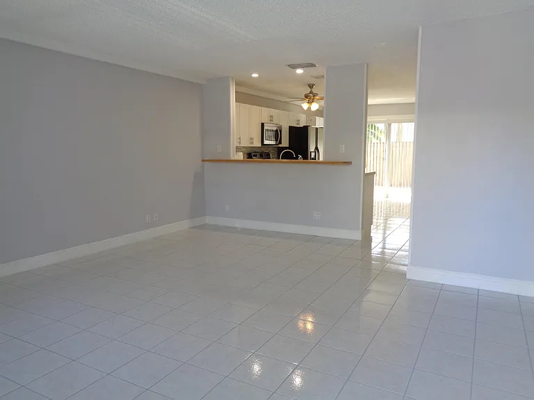 1917 NE 3rd St #103 — Photo 11
