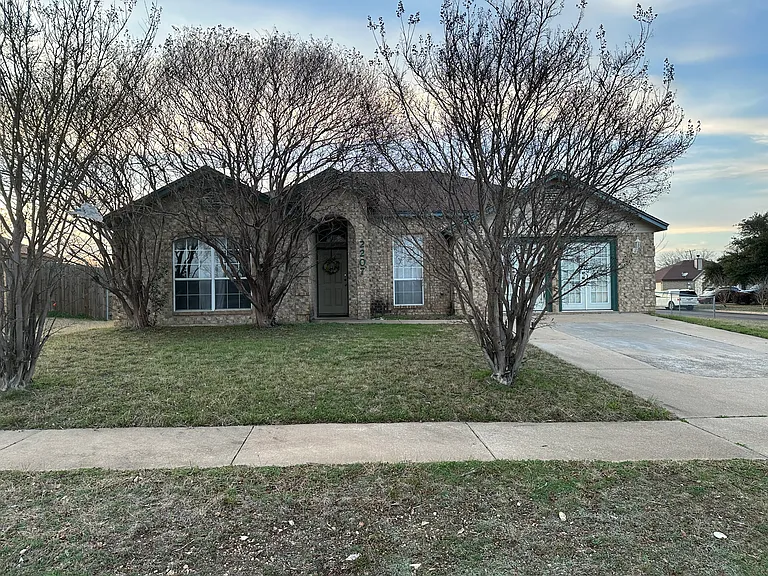 2207 Waterfall Dr — Photo 1