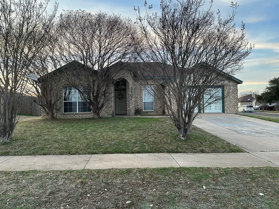2207 Waterfall Dr