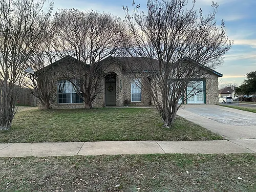 2207 Waterfall Dr Photo 1