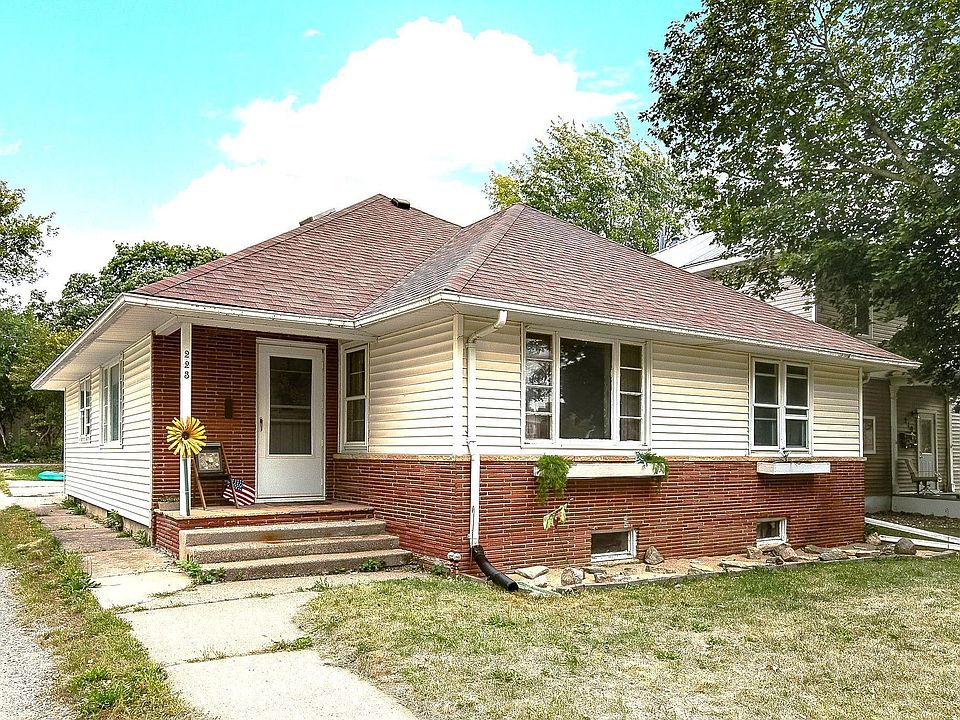 1st image of 223 E Mill St