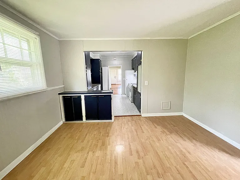 1504 Charlton St — Photo 14